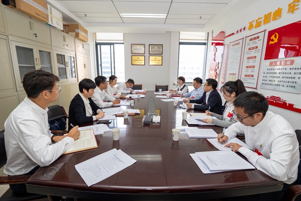 第九代表团热烈讨论