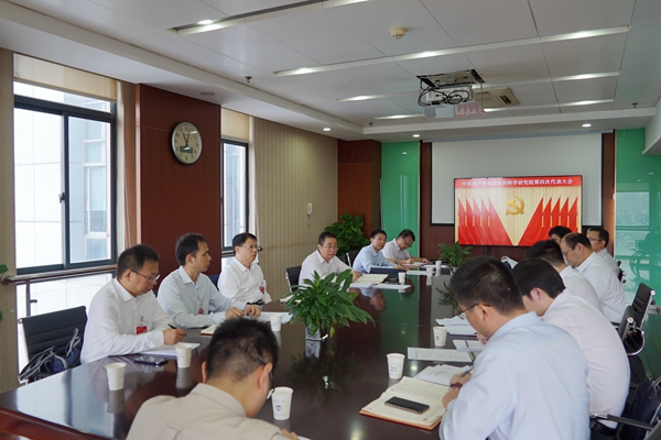 第三代表团热烈讨论